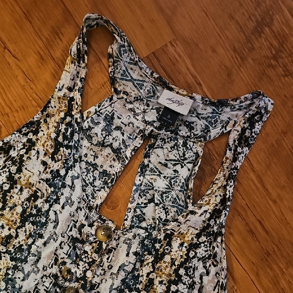 ✨️Daytrip Blue and White Patterned Tank Top. MUST BUNDLE - Picture 2 of 4